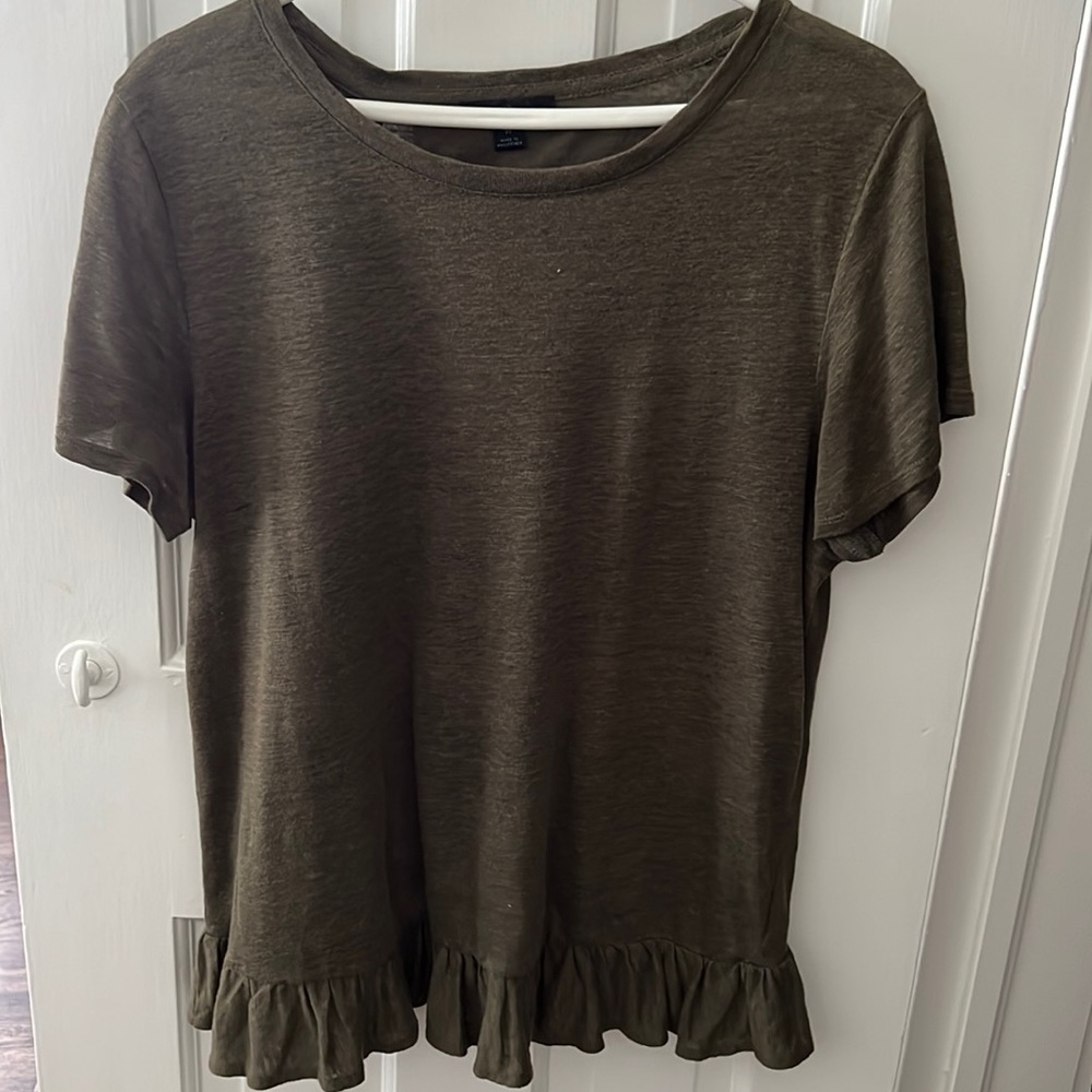 Breathable and light J Crew top with scalloped back detail